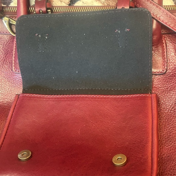 Beautiful Sundance handbag leather made in Italy.. never used.. deep burgundy - Picture 4 of 7